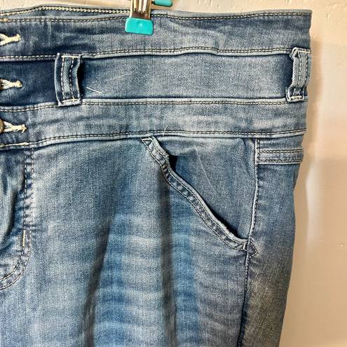 Torrid Jeans Feel The Fit 18R Medium Stone Wash Whiskering Flare 3 Button Zip