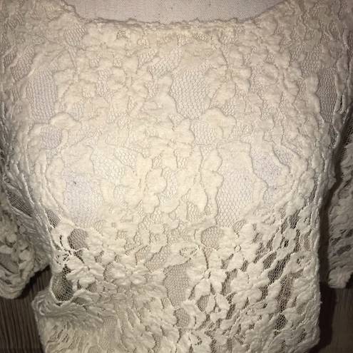 Kirra  CREAM LACE SHORT SLEEVED BLOUSE SMALL