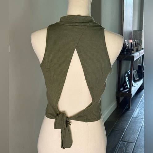 Alya Olive 🫒 Green backless turtle 🐢 neck crop top.