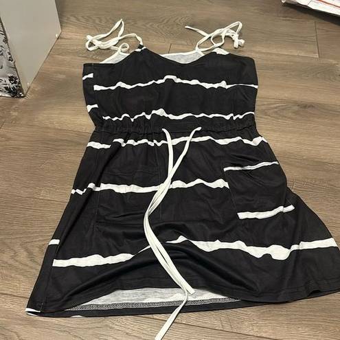 One Piece Black-and-white size medium beach, 