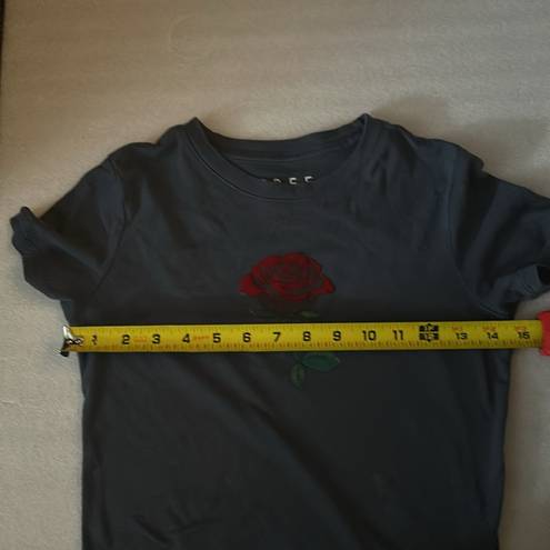 Free State  Gray Women’s Rose Graphic Tee Size XS Trending Roses
