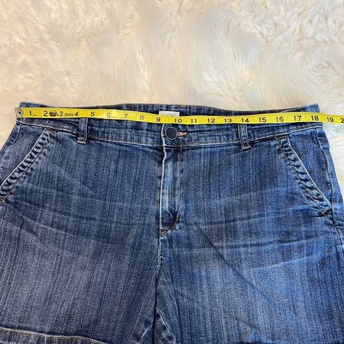 Liz Claiborne  Classic Denim Jean Shorts Women’s Size 16 Button Flap Back Pockets