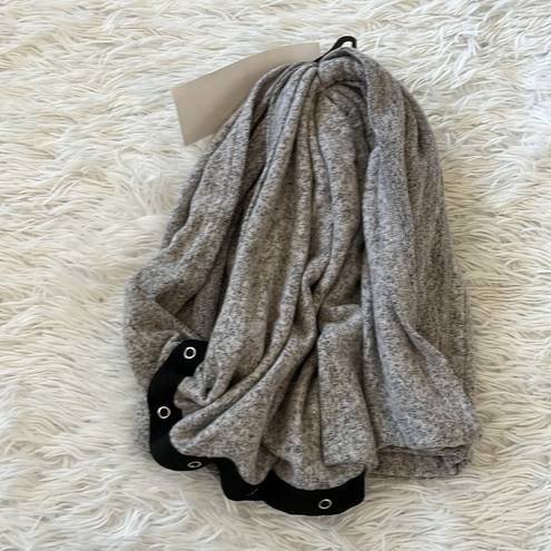 Free Country  Women’s convertible scarf in Heather gray One size