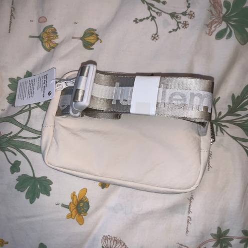 Lululemon Everywhere Belt Bag 1L Wordmark White Opal