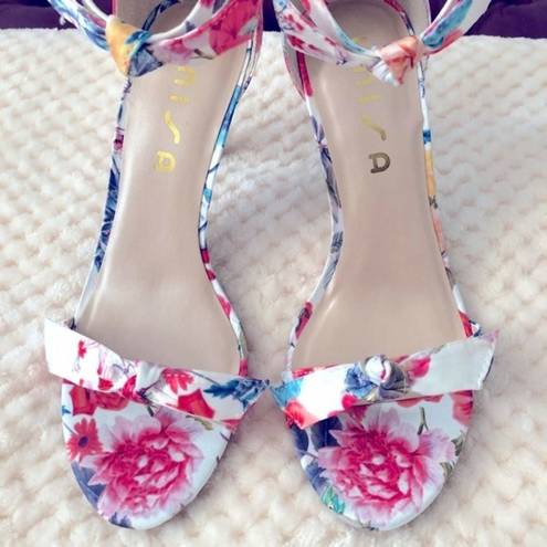 Unisa  Floral Satin Sandals In White Multi Size 9 NWT