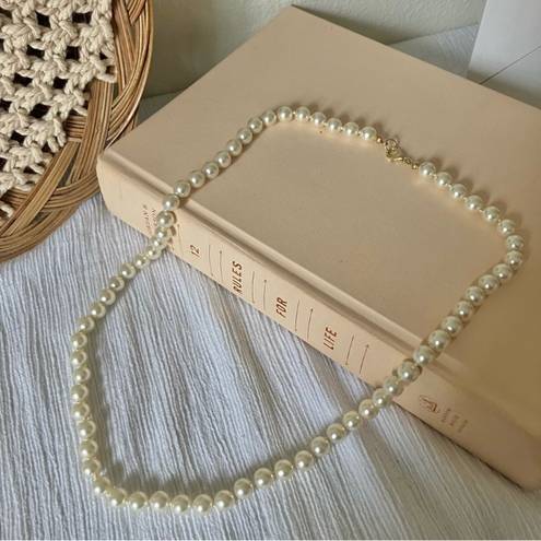 American Vintage Vintage “Juno” Pearl Necklace Classic Elegant Feminine Layering Apricot Iridescent 