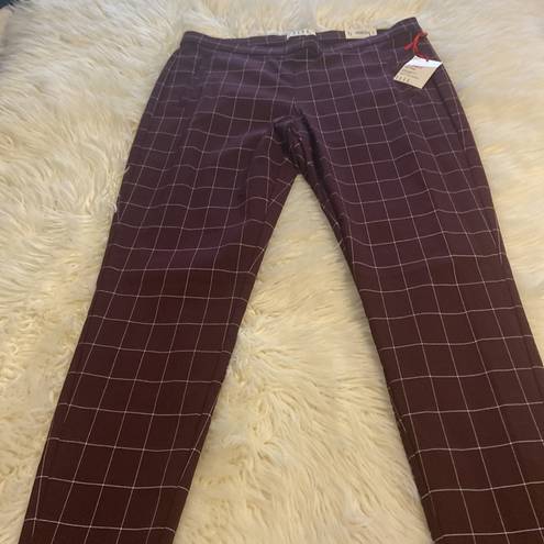 Elle  skinny Mid Rise size L brand new with tag inseam 30”