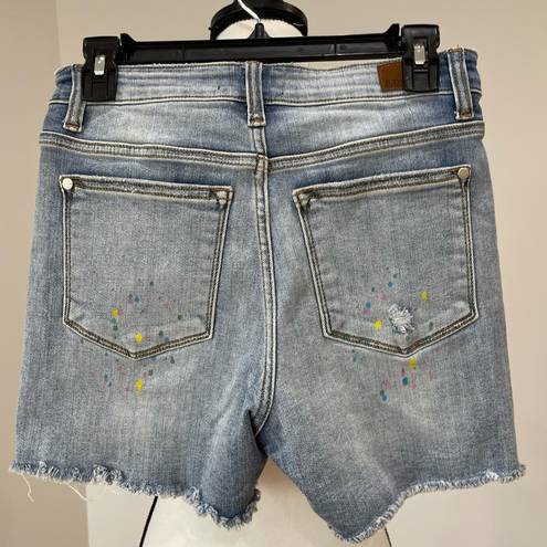 Judy Blue  paint slash distressed shorts in a size small