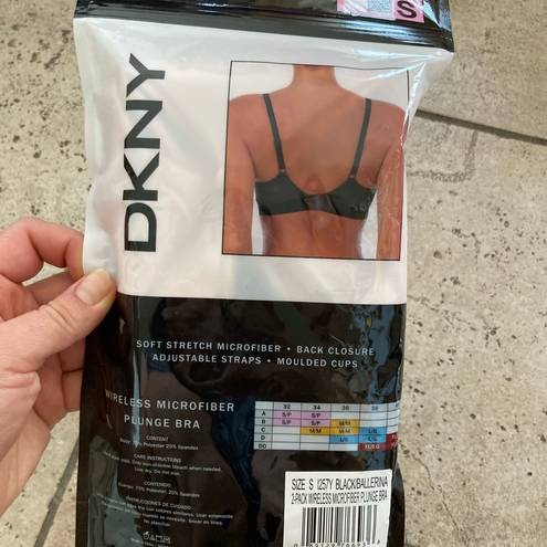 DKNY NWT  Wireless Microfiber Plunge Bra Size S