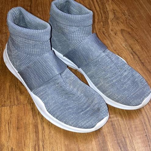 Avia  7.5 gray high top slip on sneakers