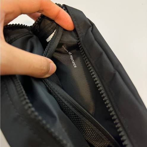 Lululemon  mini make up bag black color