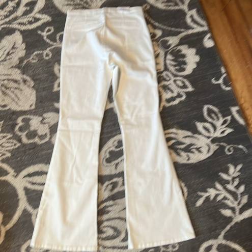 Skinny Girl  white jeans. NWT. Elastic waist and tummy control.