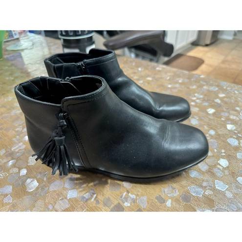 Comfortview  Angelia Black Faux Leather Ankle Bootie - Size 7.5