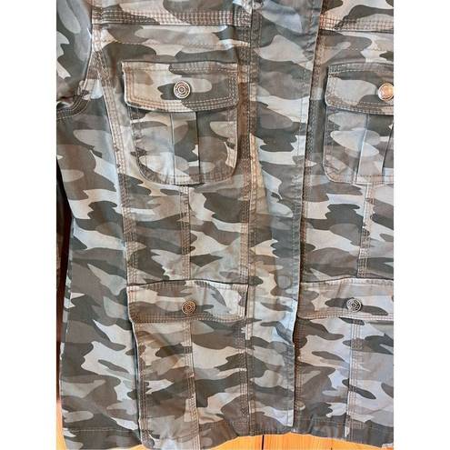 Harper  and liv small camouflage jacket. (2100)