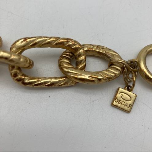 Oscar de la Renta  Chunky Striated Chain Link Bracelet with Toggle Closure