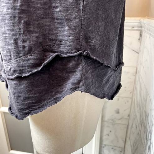 Daisy Leallo  Ruffle Bottom Layered Hem Slub Cotton Gray Tee Medium