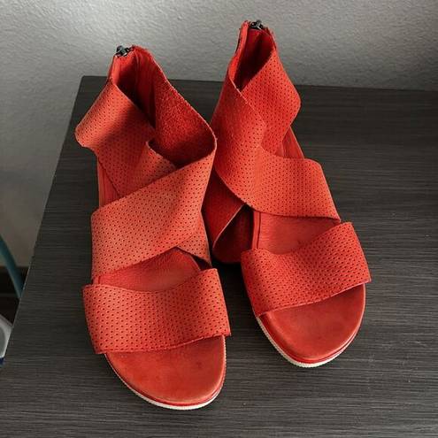 Eileen Fisher  Orange Low Wedge Sandals Size 7.5 Leather Upper Open Toe Back Zip