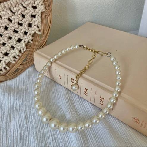 American Vintage Vintage “Ligeia” Ivory Wire Pearl Choker Structured Gold Classic Femme Bridal