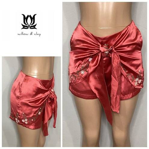 Willow & Clay New.  coral embroidered shorts with tie.