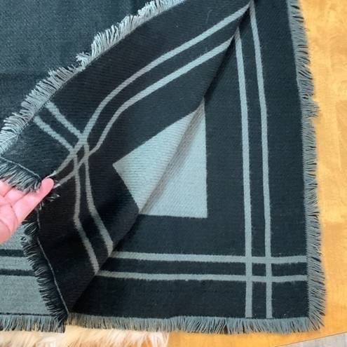 Woolrich  reversible blanket wrap poncho one size gray black soft acrylic