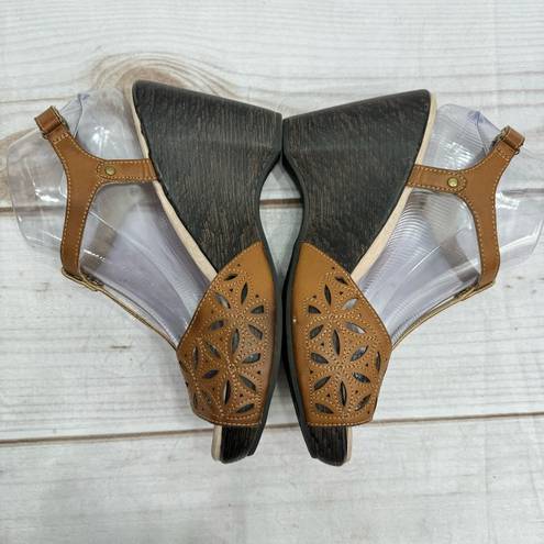 Jbu  Brown Vegan Leather Slingback T Stap Wedge Heel Size 8M