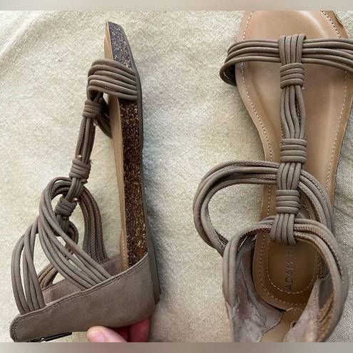 Adam Tucker Neve Flat Strappy Sandal Size 5.5 Gray