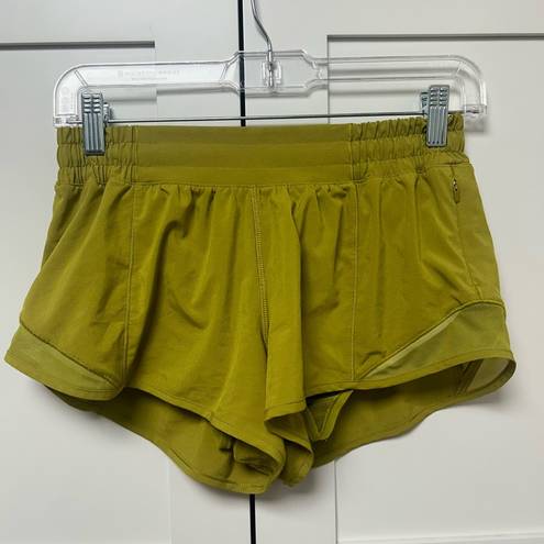 Lululemon  Hotty Hot Short II *2.5" size 6