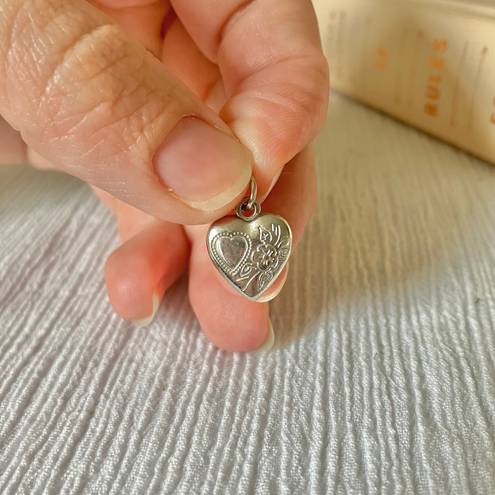 Vintage “Perseverance” Silver Floral Heart Pendant Charm Girlhoodcore Preppy Femme Jewelry