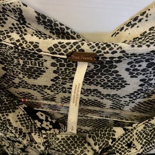 Free People  Dani button up blouse snake and floral print preloved