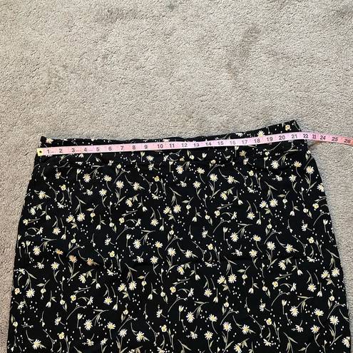 Briggs New York BRIGGS Black All Over Daisy Floral Print Skort | Size 22W