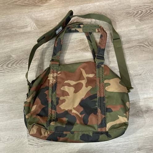 Krass&co Herschel Supply . Strand Camo Diaper Bag w/ Changing Pad Unisex Large