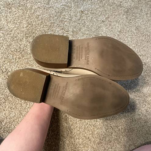 American Eagle Outfitters Off White Pleather Booties