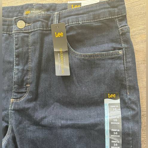 Lee NWT  Women's Jeans relaxed fit straight leg High Rise slimming Sz 16 Medium