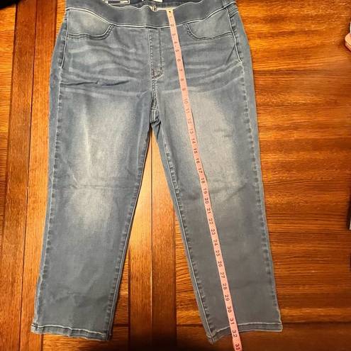 Sonoma  Good For Life Light Wash Capri Jeans Size 16