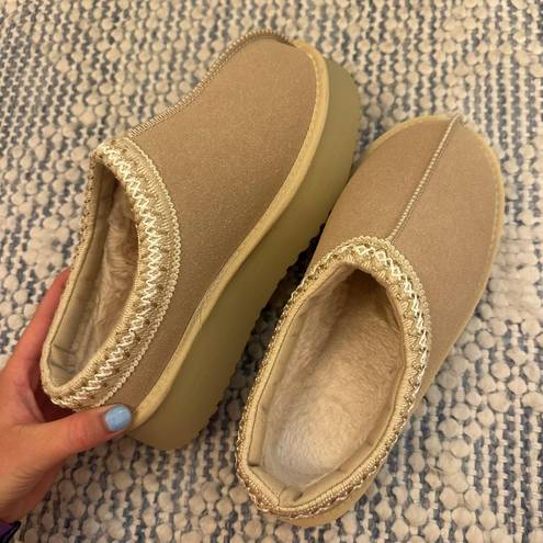 Slippers Tan Size 7