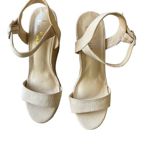 Lulus Lulu’s “Beachy Dreams” Platform Beige Canvas Sandals. Size 8.5.