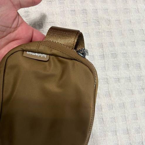 Lululemon  Everywhere Belt Bag - Burnt Caramel