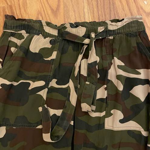 easel  camo joggers size S