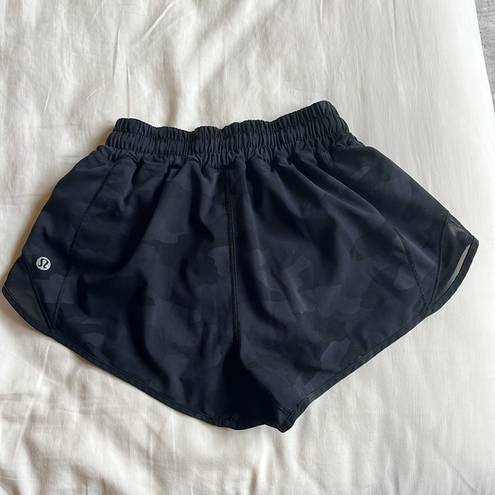 Lululemon  hotty hot shorts in black camo 2.5 inseem size 2