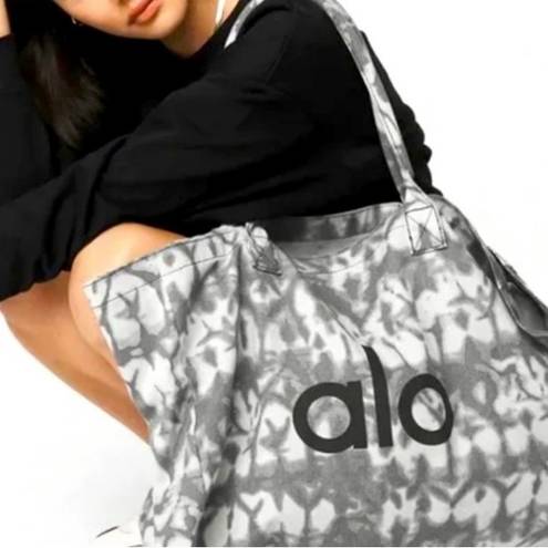 Alo Yoga NEW  Gray Tie Dye Large Preppy Vacation Athletic Outdoor Tote Bag