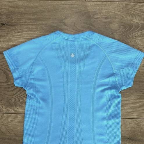 Lululemon  Swiftly Tech Short Sleeve Seamless Blue Tee Shirt Size 2
