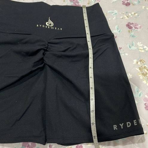 Ryderwear  scrunch short S