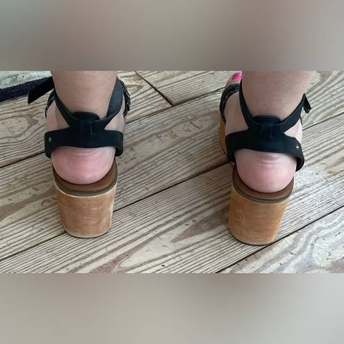 BKE  sandals size 8