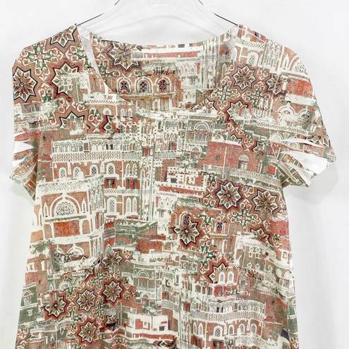 Krass&co STLYE &  Red Green Mixed Media Boho Fade T-Shirt