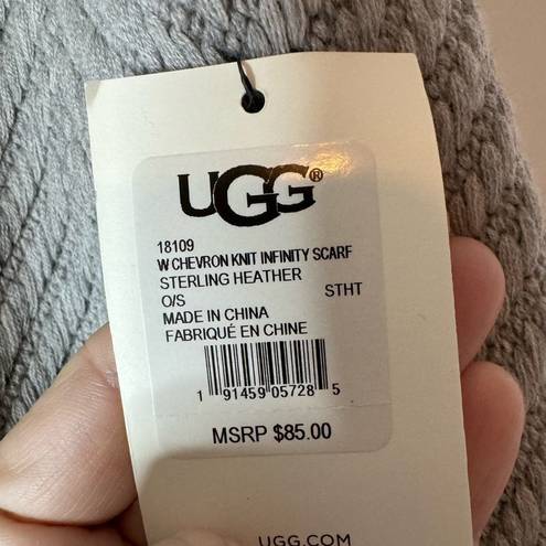 UGG  NWT chevron knit infinity Stearling Heather grey scarf