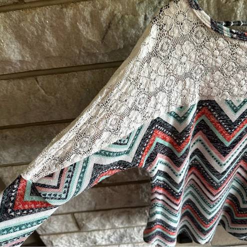 Absolutely Famous geometric knit blouse lace detail large 3/4 sleeve