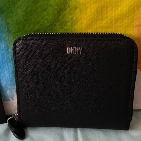 DKNY  Designer Black Zip Up Wallet