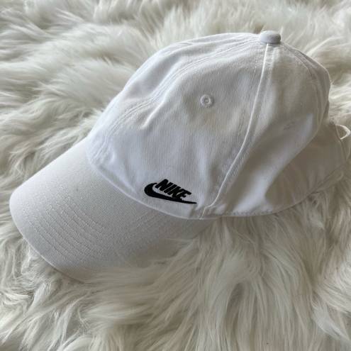 Nike  Women's Sportswear Heritage86 Hat in White