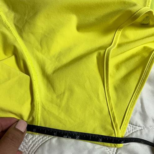 Lululemon  Hotty Hot High-Rise Short 4" Electric Lemon  Size 6