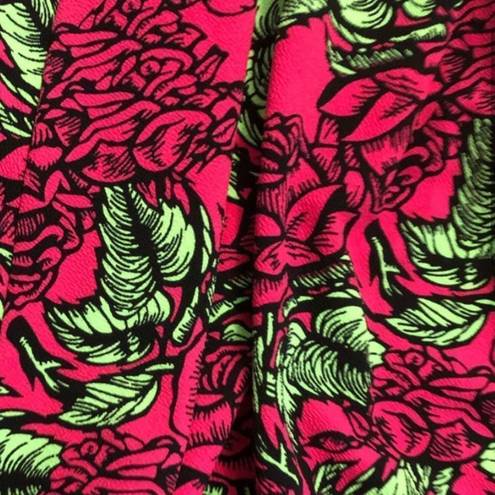 LuLaRoe 👗 Red/Green/Black Rose Floral Print Pleated Skirt Sz Medium ECU!